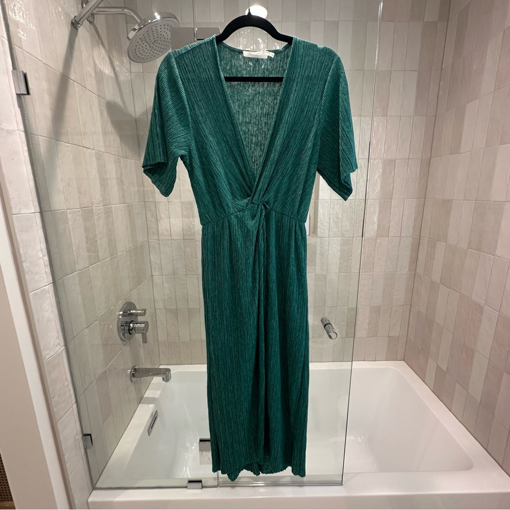 Elegant Green V-Neck Dress